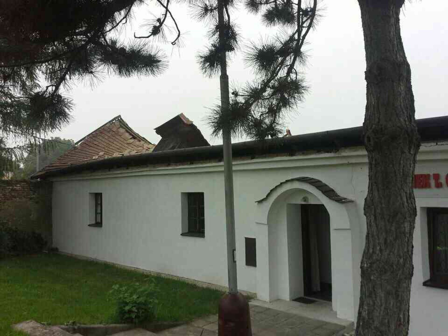 Masaryk Čejkovice domek se zřícenou střechou