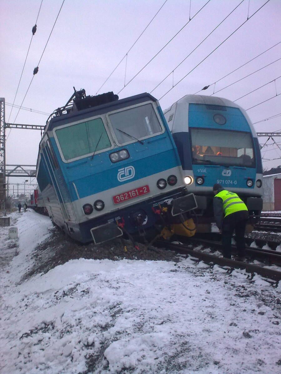 Srážka rychlíku a osobního vlaku na Kolínsku