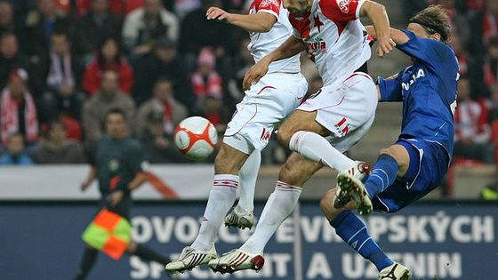 Necid v akci - Slavia porazila Brno 2:1.