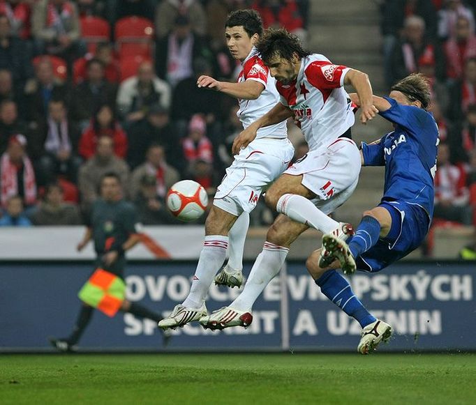 Slávistický závar před bránou hostů z 1. FC Brno.