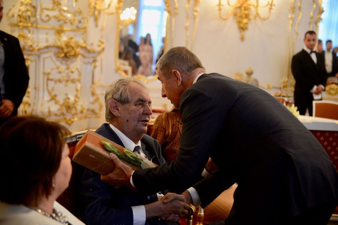 Premiér Andrej Babiš gratuluje prezidentovi k 75. narozeninám