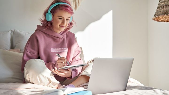Datový provoz loni vzrostl až o 71 procent. Díky on-line výuce i rozvoji smartphonů.