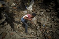 Při sesuvech půdy v Nepálu zahynulo třicet lidí
