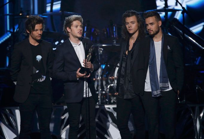 Niall Horan of One Direction accepts the award for Top Duo/Group at the 2015 Billboard Music Awards in Las Vegas