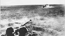 TANK VERSUS GUN Duel betweem a Soviet anti- tank gun crew and a Nazi tank. Date: 1942-43 Source: Unattributed photograph MELEDIN COLLECTION