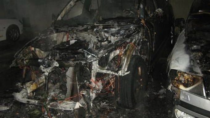 Plameny poničily Volkswagen Touareg Škodu Octavii a Peugeot 306.