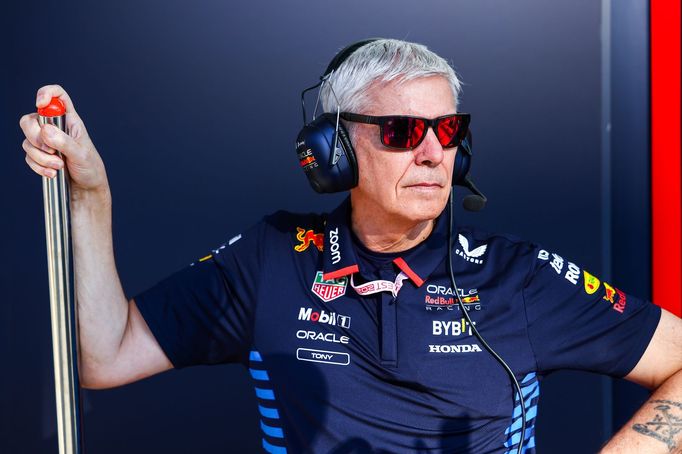 Tony Burrows, šéf týmu podpory týmu F1 Red Bull