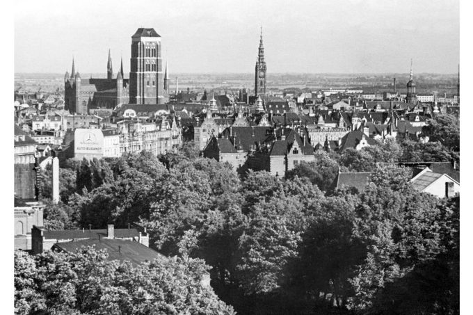 Historický Gdaňsk, město nedaleko místa narození Pawła Tuchlina. Vlevo dominuje gotický kostel Panny Marie.