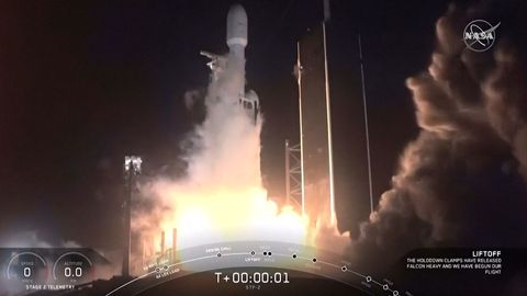 Raketa Falcon Heavy úspěšně odstartovala. Nese 24 satelitů