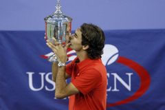 Federer je znovu Pan nepřemožitelný. Ale Nadal uniká