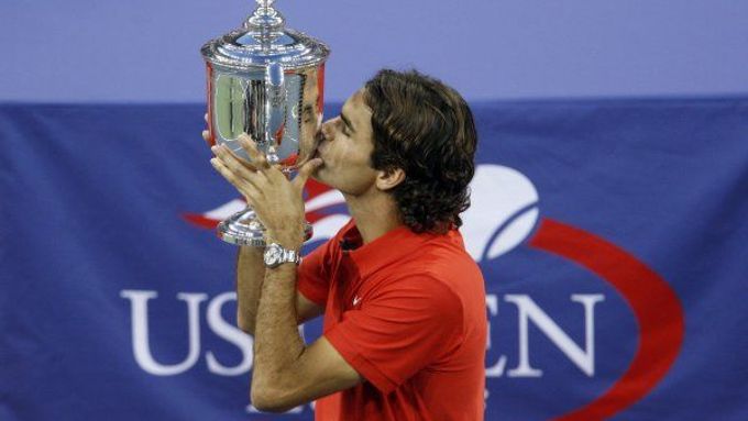 Federer konečně s grandslamovou trofejí. Čekal více než rok