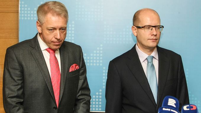 Premiér Bohuslav Sobotka se mimořádně sejde s ministrem vnitra Milanem Chovancem, zástupci tajných služeb a policie.