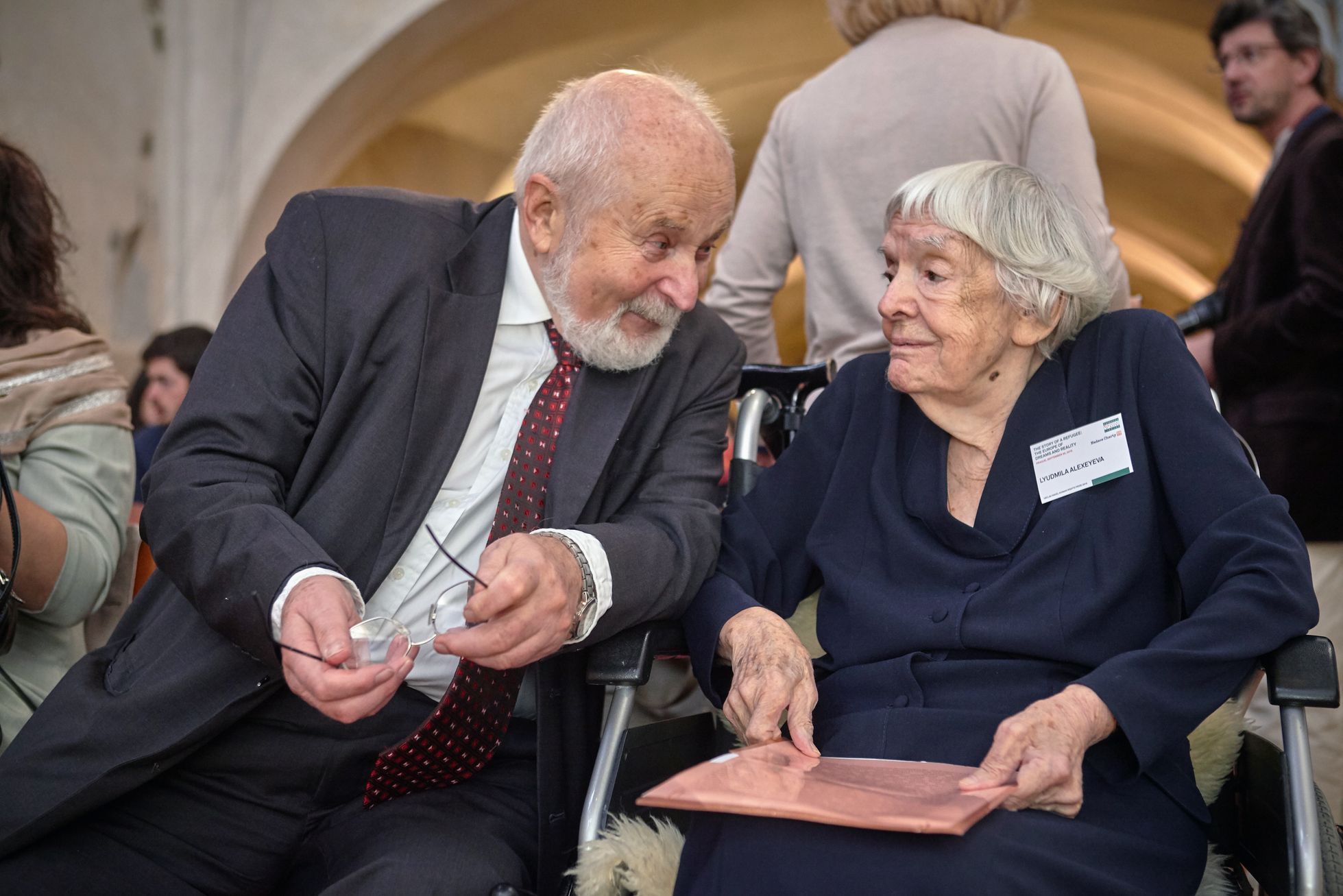 fyzik František Janouch a historička Ljudmila Alexejevová