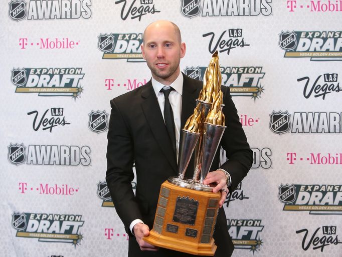 Craig Anderson a Bill Masterson Memorial Trophy