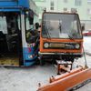 Nehoda - 12.2.2013- HK - Autobus se srazil s pluhem