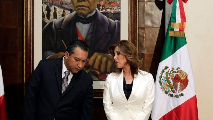 Ministr vnitra Francisco Mora a ministryně spravedlnosti Marisela Moralesová.