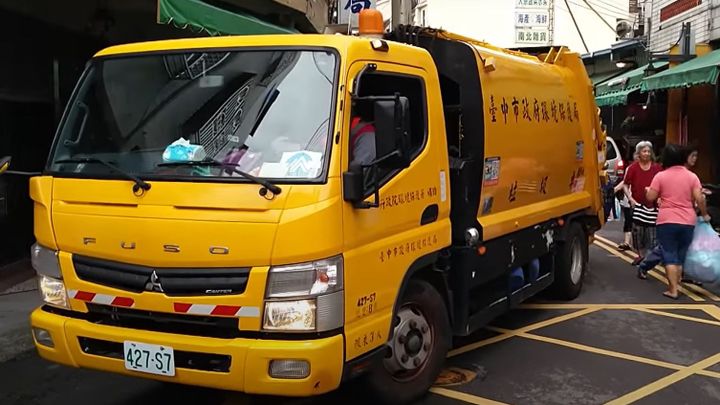 Vynášení odpadků jako kulturní zážitek. Popeláři na Tchaj-wanu hrají Beethovena; Zdroj foto: Reuters