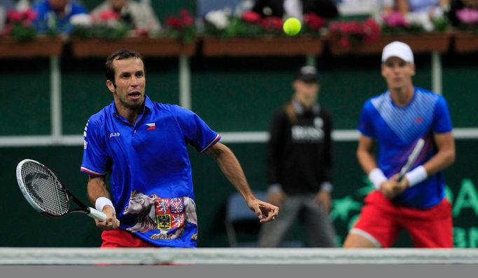 Radek Stepanek (L) and Tomas Berdych of the Czech Republic return a shot to Argentina's Carlos Berlocq and Horacio Zeballos during their Davis Cup semi-final doubles matc