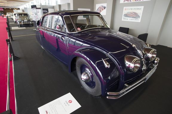 Perfektně zrestaurovaná Tatra 77.