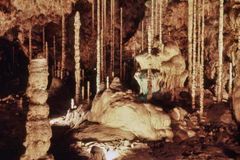 V jeskyni u Holštejna se vážně zranila žena, museli ji vynést hasiči