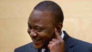 8. října - Před Mezinárodním trestním tribunálem (ICC) v Haagu jako první úřadující hlava státu v dějinách soudu stanul keňský prezident Uhuru Kenyatta, jenž čelí obvinění ze zločinů proti lidskosti v souvislosti s organizováním etnických nepokojů po volbách v roce 2007.