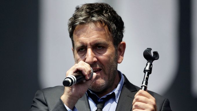 Terry Hall z kapely The Specials roku 2014 na festivalu Isle of Wight.
