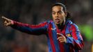 Barcelonský Ronaldinho se raduje z gólu v síti Chelsea.