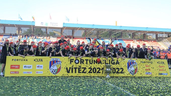 Minulý ročník Fortuna:Ligy ovládla Plzeň. Největším favoritem nadcházející sezony je ale Slavia
