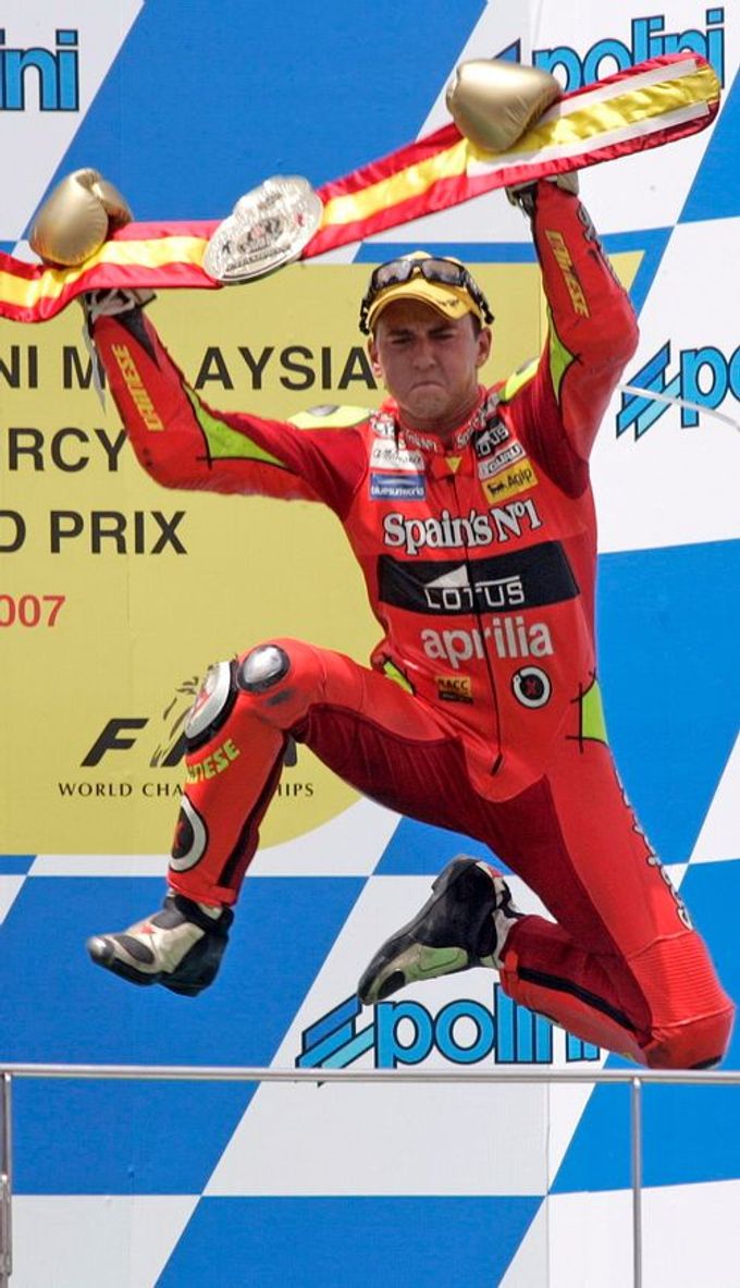 Jorge Lorenzo se raduje ze zisku titulu mistra světa ve třídě do 250 ccm.