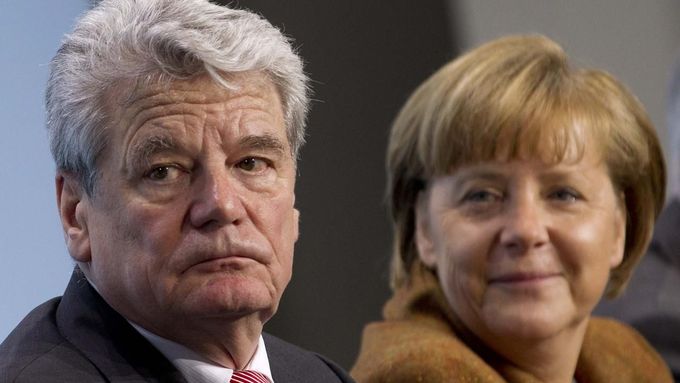 V roce 2010 Merkelová Gaucka jako prezidenta nechtěla, teď jí nic jiného nezbylo.
