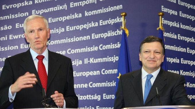 Otcové-zakladatelé EIT - bývalý profesor tělocviku Martin Schuurmans a předseda EK José Manuel Barroso