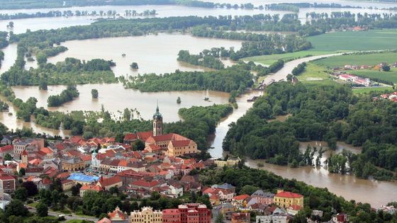 Poručíme velké vodě. Hořín a Zálezlice po další bitvě s povodní