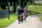 Děti z Dětského domova Čeladná v okrese Frýdek-Místek trénovaly své cyklistické dovednosti pod vedením svého vychovatele Reného. Do té doby s kolem moc zkušeností neměly.