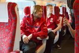 V 11.20 přijelo ke druhému nástupišti olomouckého vlakového nádraží pendolino s českou fotbalovou reprezentací.