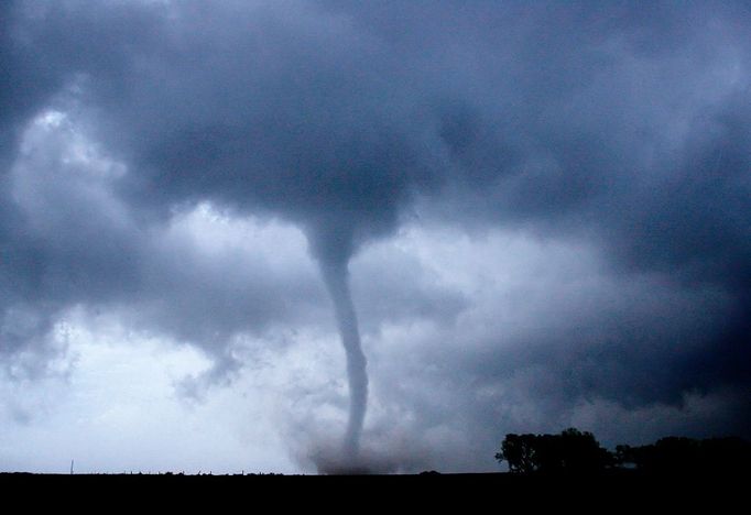 USA - Weather - Tornados in Oklahoma Tornados touch down in the farm fields west of Laverne in Oklahoma, during a severe thunderstorm passing through the Great Plains. | Location: Laverne, Oklahoma, USA.