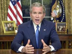George Bush je hlavním terčem Moorových útoků