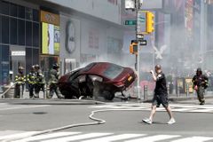 V New Yorku najelo auto do chodců, jeden člověk přišel o život. Podle policie nešlo o terorismus