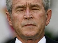 George Bush udělal z dopadení bin Ládina ústřední bod své neúspěšné zahraniční politiky