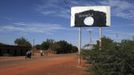 A sign for the radical Islamist group MUJAO is seen in Douentza January 29, 2013. REUTERS/Joe Penney (MALI - Tags: CIVIL UNREST POLITICS CONFLICT) Published: Led. 29, 2013, 2:03 odp.