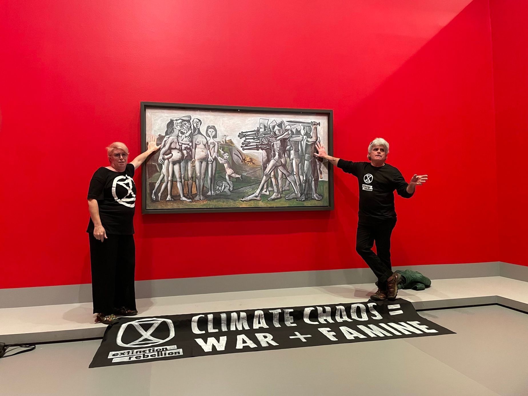 Extinction Rebellion Australia protest obraz Picasso
