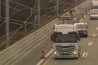 Z kamionů trolejbusy. Němci otevřeli první e-dálnici, náklaďáky se dobíjejí za jízdy
