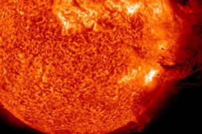 NASA ukázala další pohledy do vesmíru: Úchvatné výrony Slunce
