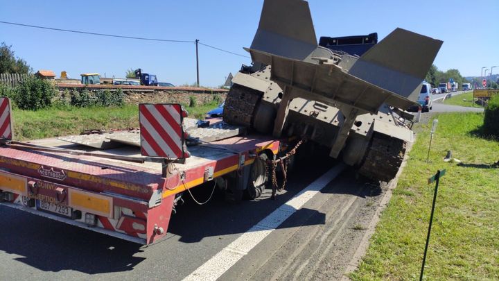 U Golčova Jeníkova spadl na silnici tank. Zrovna na výročí srpnové okupace