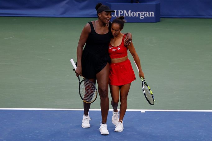 Venus Williamsová a Leylah Fernandezová po čtvrtfinále čtyřhry na US Open 2025