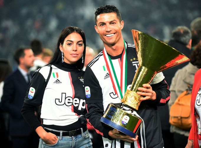 Soccer Football - Serie A - Juventus v Atalanta - Allianz Stadium, Turin, Italy - May 19, 2019   Juventus' Cristiano Ronaldo poses with his partner Georgina Rodriguez as