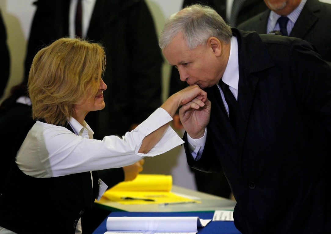 Kaczyński ve volební místnosti