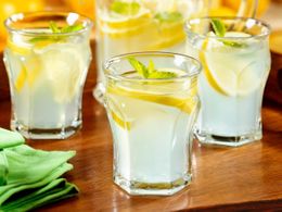 5 dietních nápojů pro letní osvěžení, které vás okouzlí