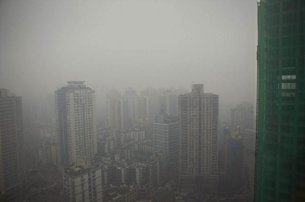 Foto: Podívejte se, jak smog zahaluje život ve městech - Čína