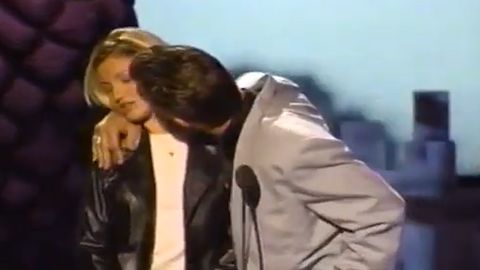 Publikum bylo v šoku. Zpěvák obtěžoval Diazovou přímo na pódiu, pak přišla pomsta