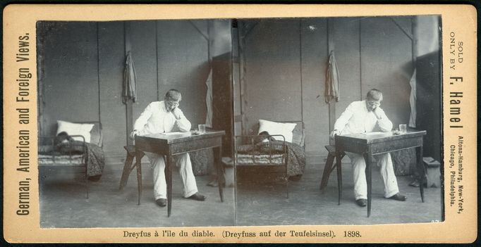 Alfred Dreyfus ve svém příbytku na Ďáblově ostrově.